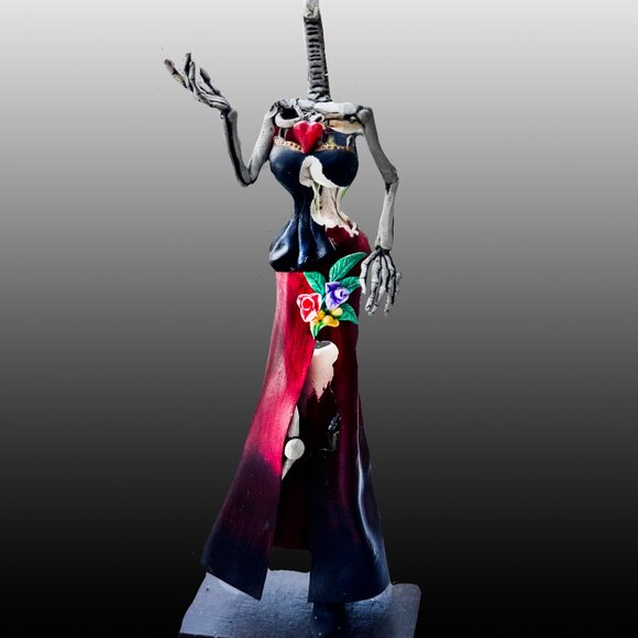 Decapitated elegance: Graceful skeletal remains - Picture 3 of 4